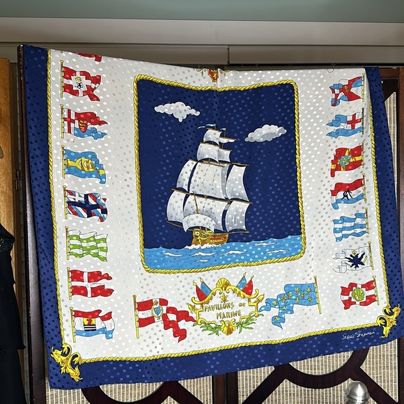 Magnificent Scarf 100% Silk Navy Blue Border and Cream/red/gold nautical print. - Picture 4 of 6